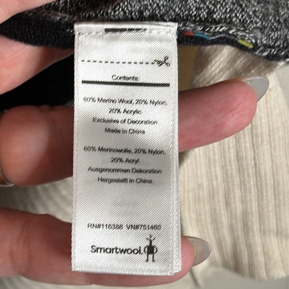 Smartwool V Neck Wool Sweater Size Large Flawed - Picture 4 of 5